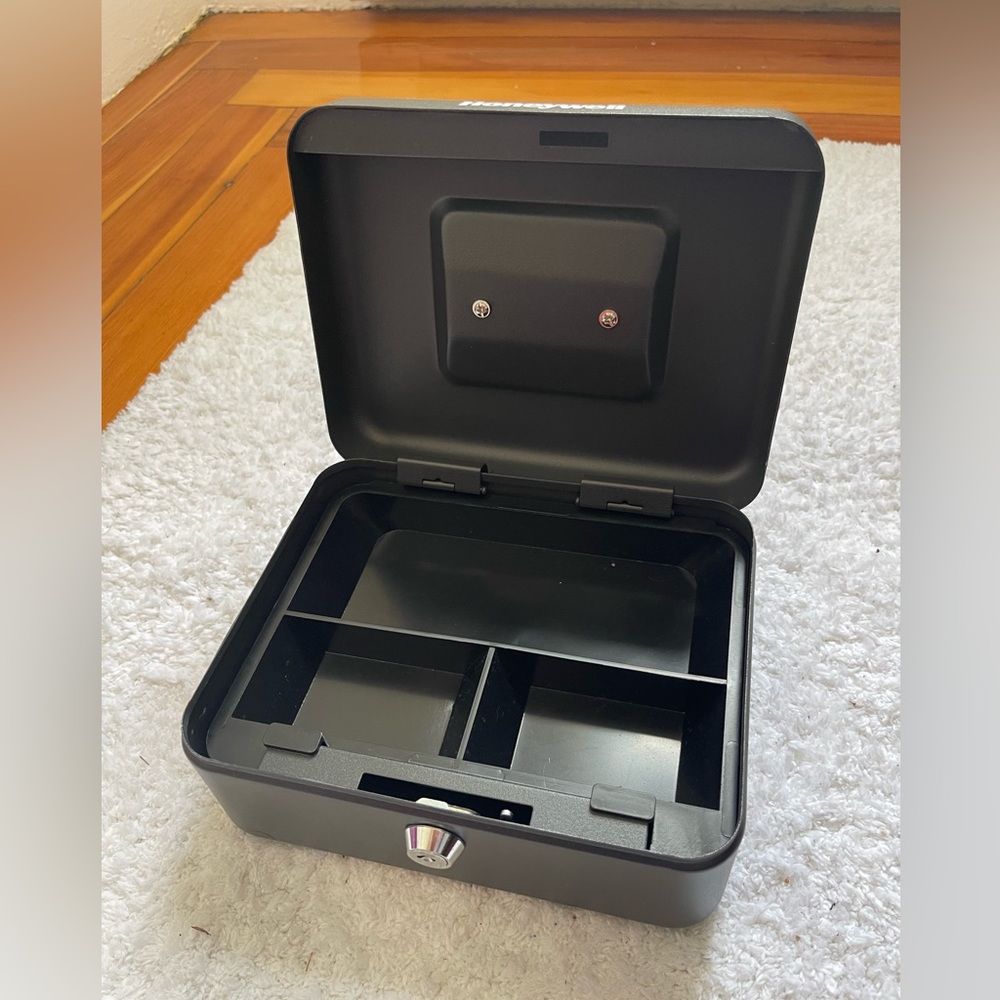 CASHBOX - Picture 2 of 3